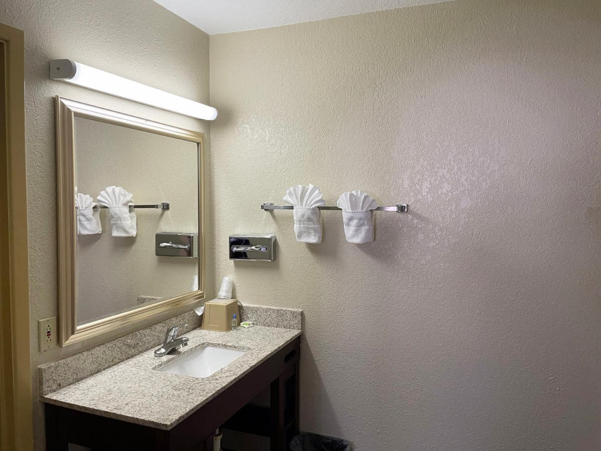 Great Western Inn & Suites Carlsbad Exterior photo